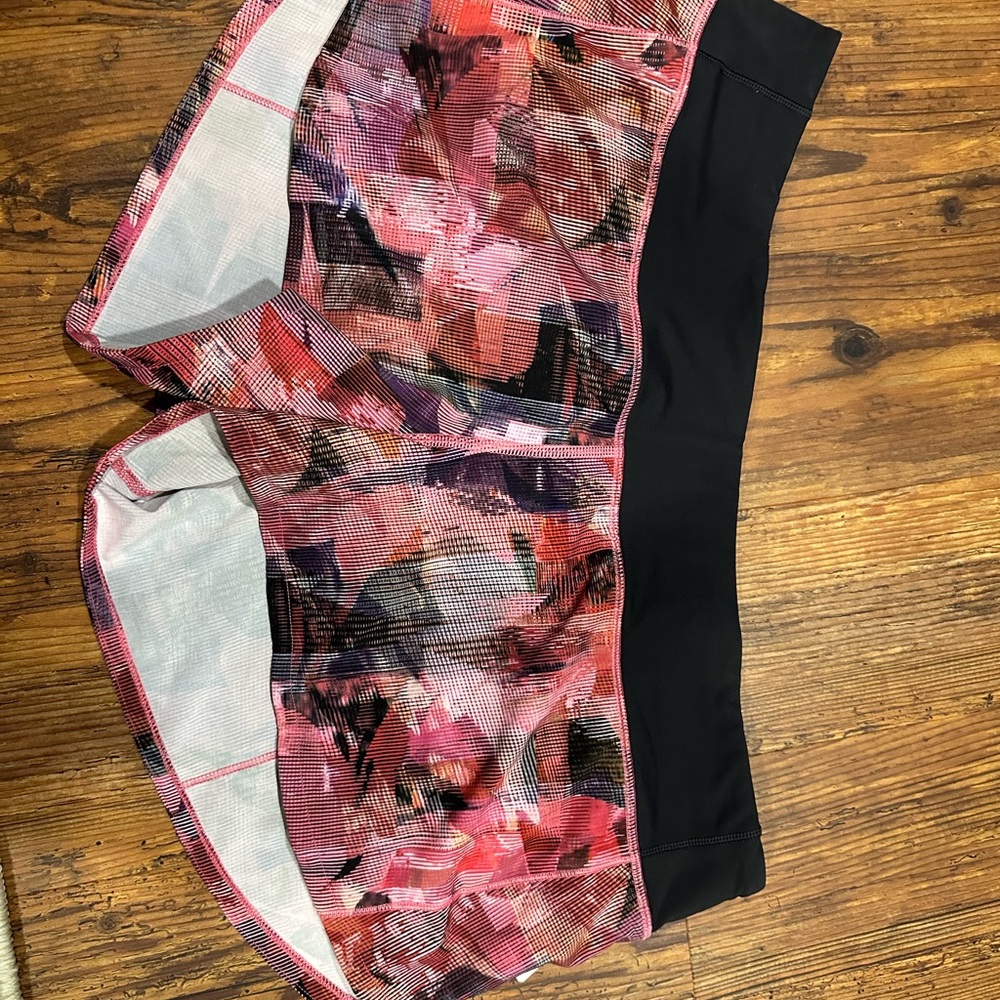 NWT size 10 lulu-lemon Multi color speed 2.5 inch